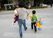 幼兒園老師透露：家長(zhǎng)這5種接娃行為最令人反感，很多