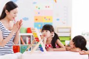 心理學(xué)發(fā)現(xiàn)：長(zhǎng)期被糾錯(cuò)的孩子，14歲前會(huì)經(jīng)歷三次“
