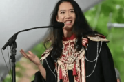 哈佛女生演講，缺了一點真誠